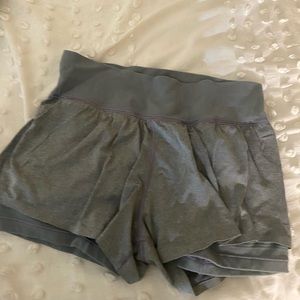 Lulu shorts w built in spandex